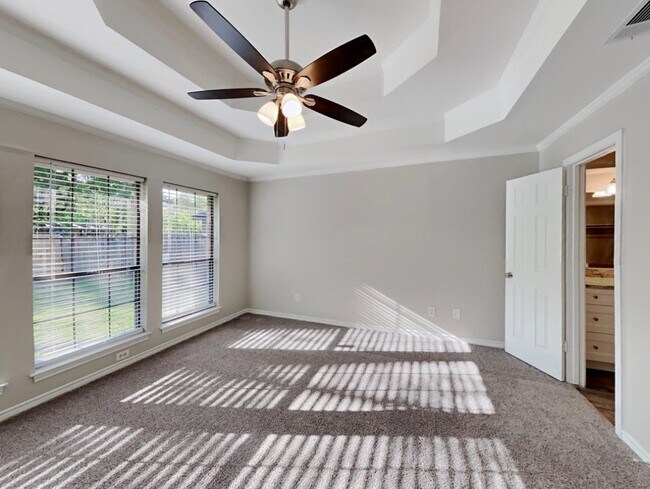 Foto del edificio - 611 Arbor Creek Dr