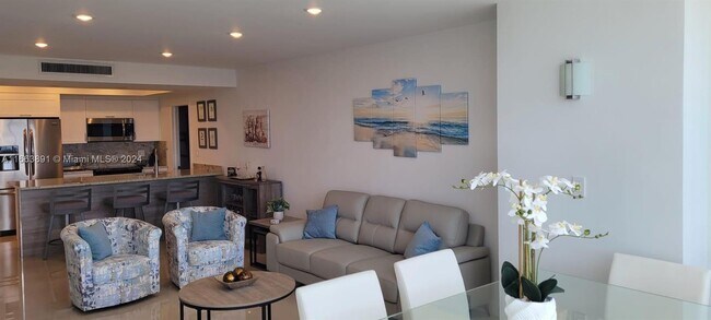 Building Photo - 5005 Collins Ave
