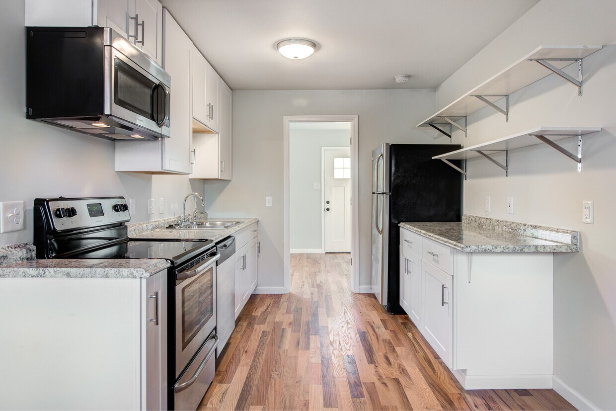 Kitchen - 1009 North Buchanan Boulevard