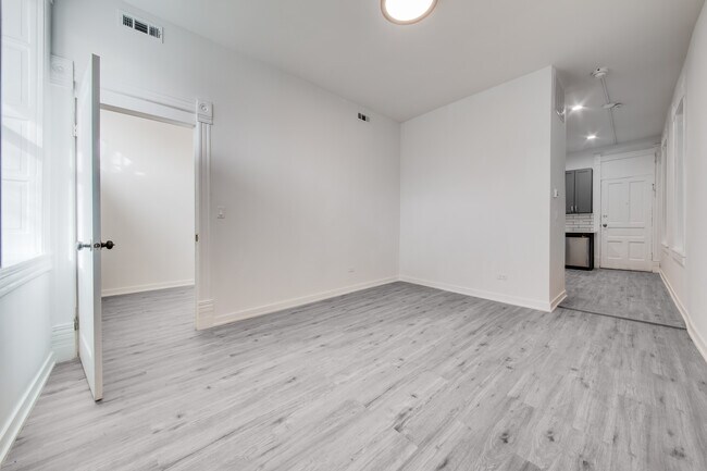 Foto del edificio - 1921 W Summerdale Ave