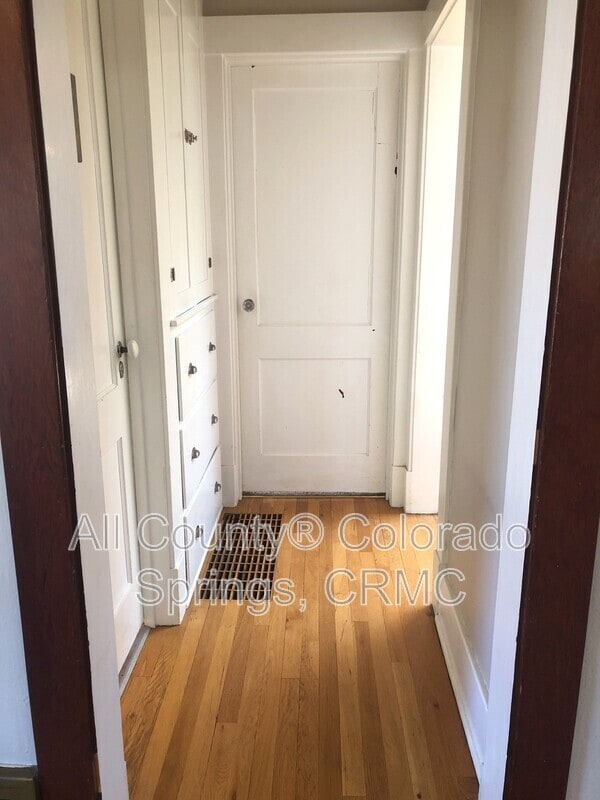 Building Photo - 525 Custer Ave