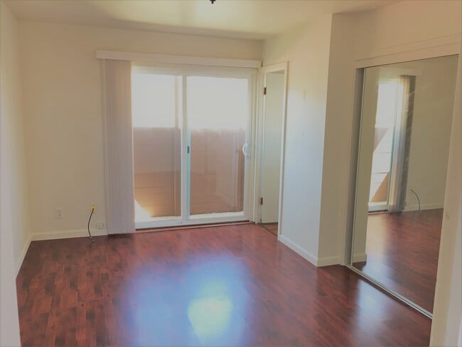 Building Photo - 928 Adams St