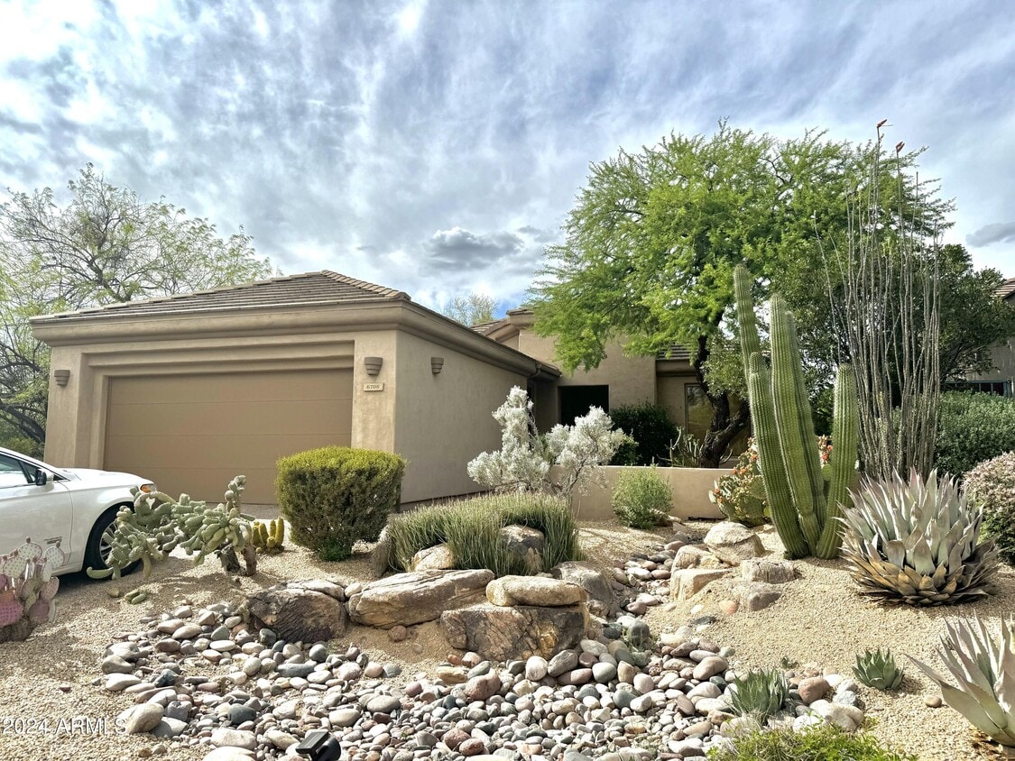 Primary Photo - 6708 E Soaring Eagle Way