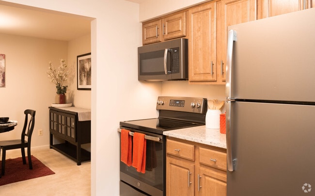 2BR, 2BA - 1100 SF - Cromwell Valley Apartments