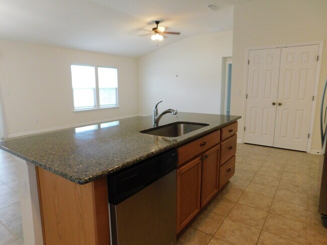 Building Photo - 4 bedroom Executive Home