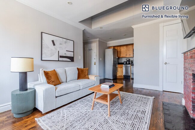 Building Photo - 562 Hudson St