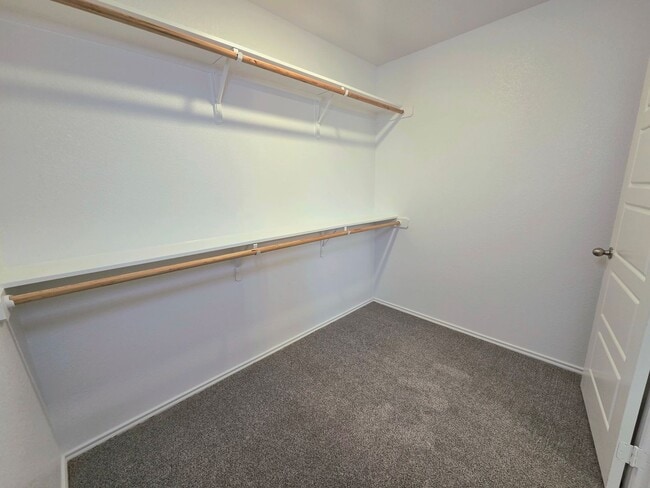 Building Photo - AVAILABLE NOW!! (SECTION 8 ACCEPTED)