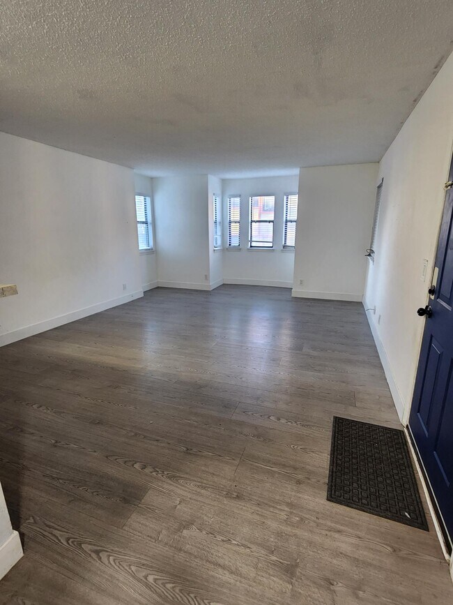Foto del edificio - 8771 Dawson St