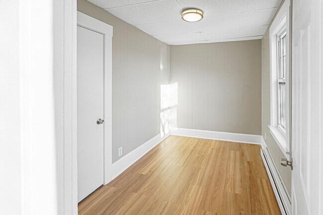 Building Photo - 352 W Boylston St