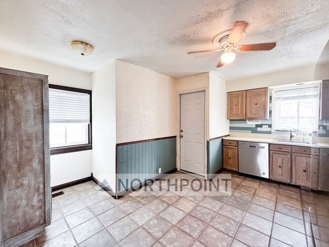 Foto del edificio - 2BR w/ Jetted Tub in North Salt Lake