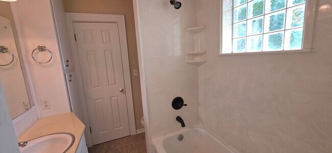 Foto del edificio - Rountree Area, Close to MSU! 2 Bedroom House!  $1095!
