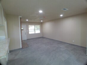 Building Photo - 601 Fresa Rd