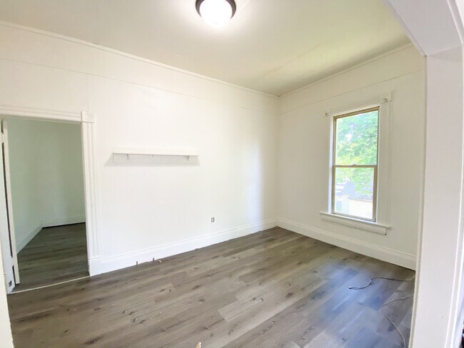 Building Photo - 217 N Almon St