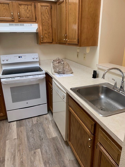 Kitchen inside - 67 Wescott Rd