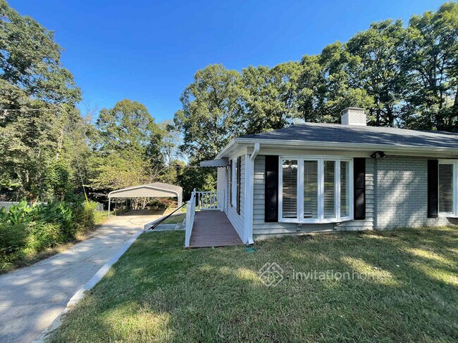 Building Photo - 1108 Dogwood Park
