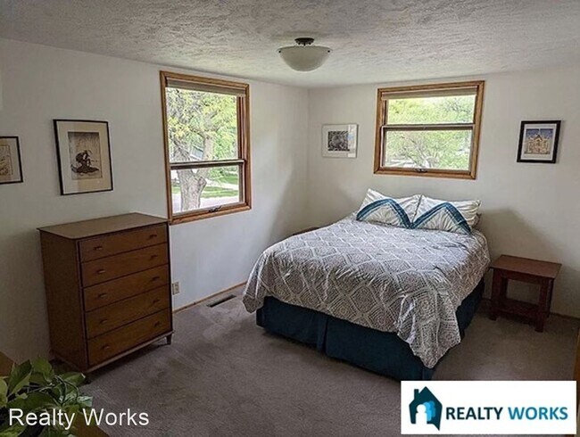 Building Photo - 3 br, 2 bath House - 5745 L St