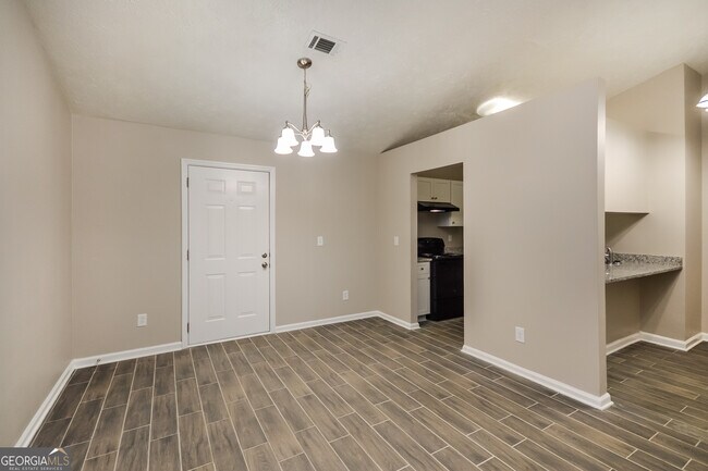 Foto del edificio - 6096 Creekford Dr