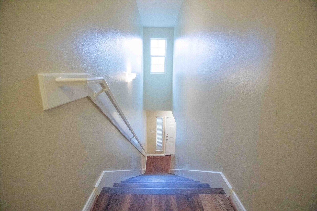 Primary Photo - 7824 Comal St