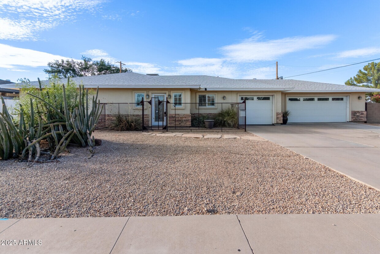 Foto principal - 6744 E Holly St