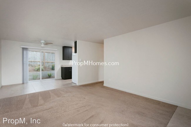 Building Photo - 15535 NE Glisan St