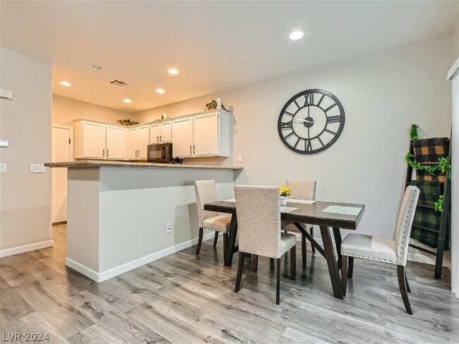 Foto del edificio - 6317 Blushing Willow St