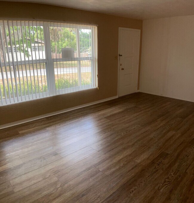 Foto del edificio - 3 bed 2 bath Home