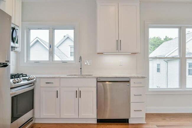 Building Photo - 56 Hooper St