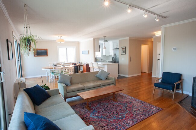 Building Photo - 950 Cove Rd