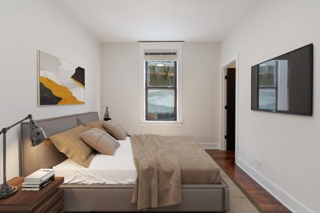 Building Photo - Renovated 3 bedroom in the heart of Logan Square - July 1st