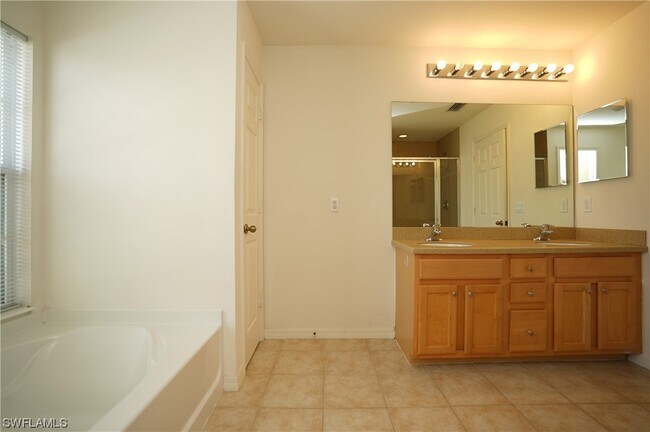 Foto del edificio - 2836 Inlet Cove Ln W
