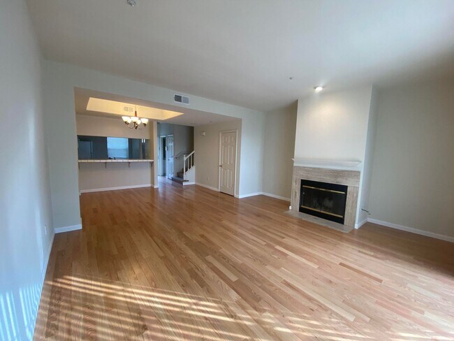 Building Photo - Location! Condition! Price! 321 Treasure I...