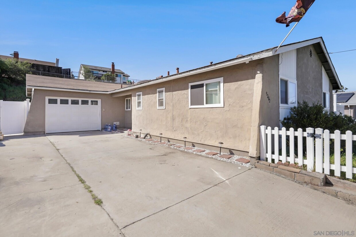 Building Photo - 9202 Shadow Hill Rd