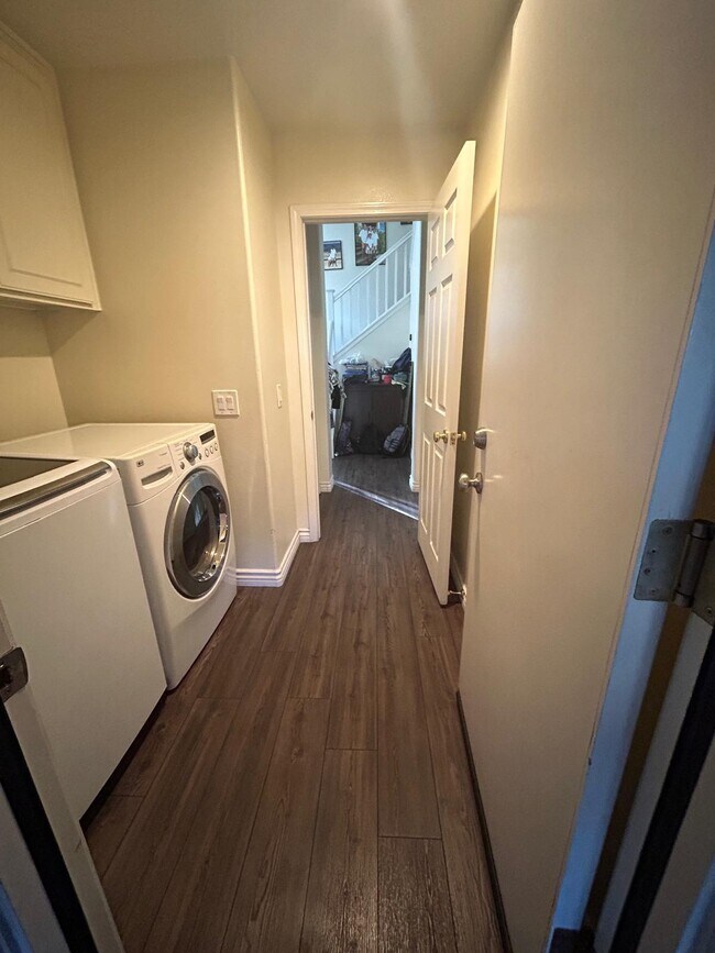 Building Photo - 6061 Sunflower St