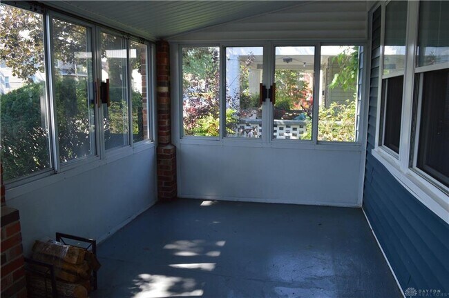 Foto del edificio - 2752 Springmont Ave