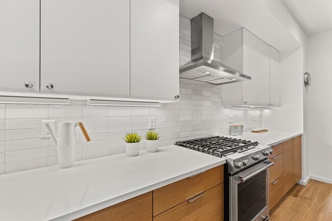 Building Photo - 324 N 3rd Ave