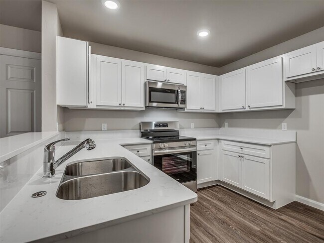 Building Photo - 206 Gray St