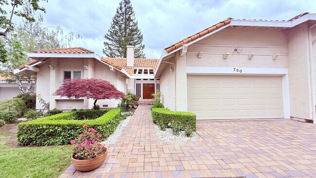 Foto del edificio - 750 Liquidamber Pl