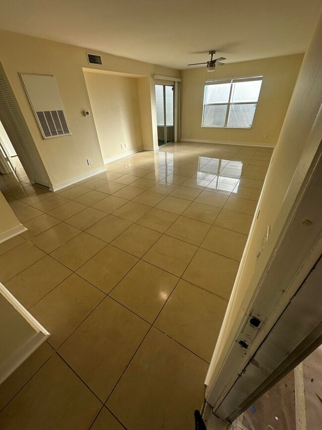 Foto del edificio - 1745 Palm Cove Blvd