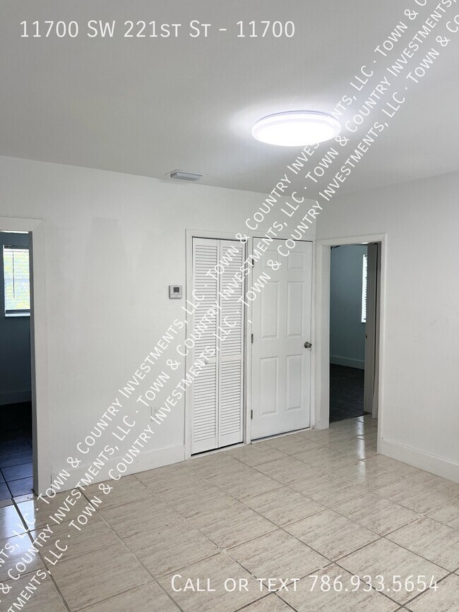Building Photo - 11700 SW 221st St Rd