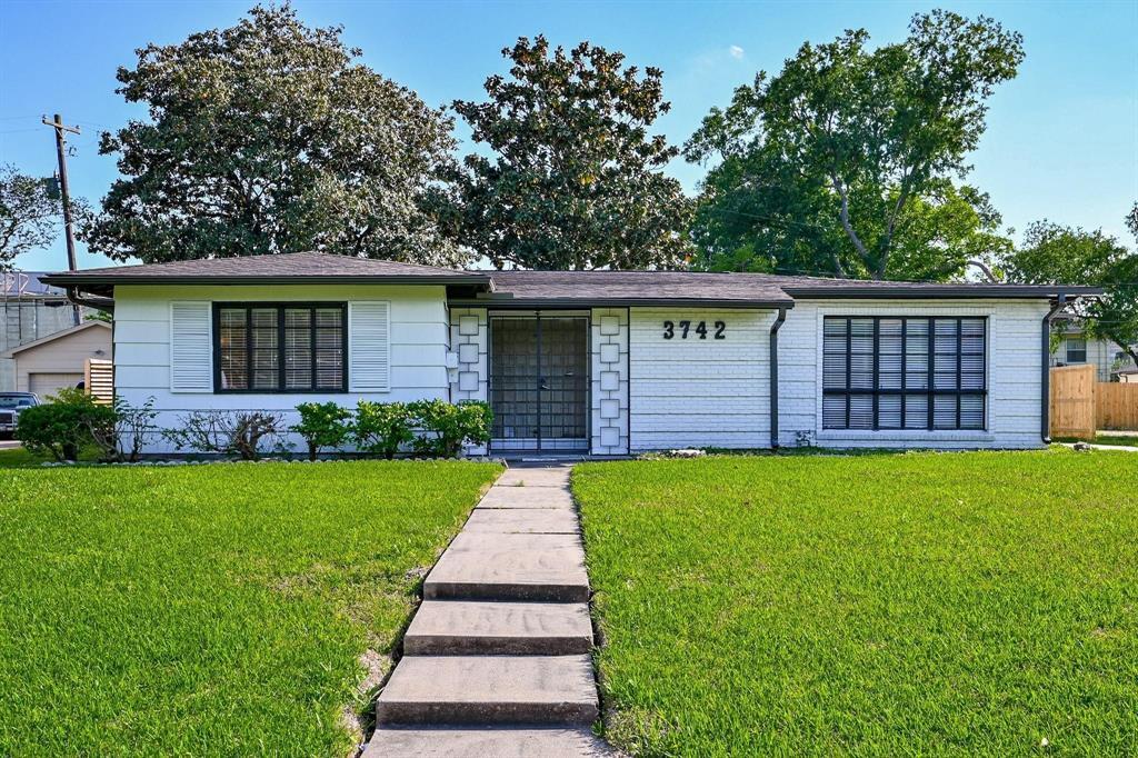 Foto principal - 3742 Charleston St