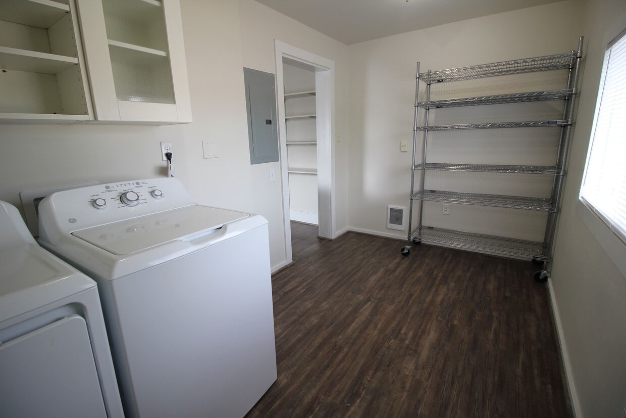 Laundry room - 204 Northeast 5th Avenue