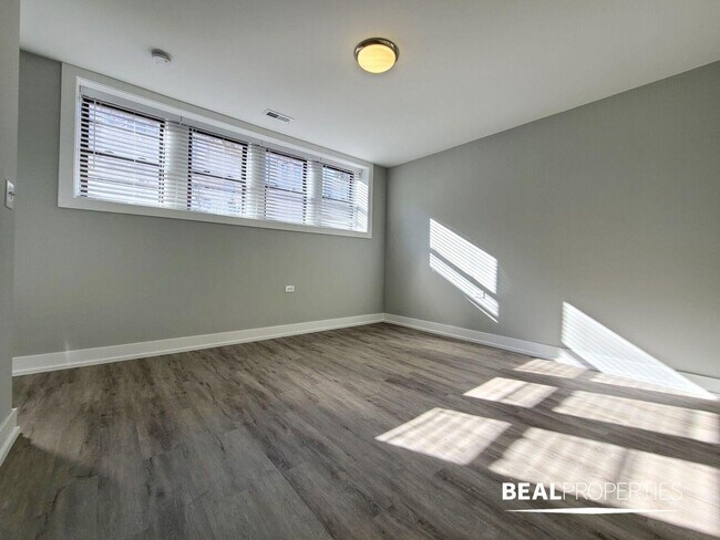 Photo - 3827.5 N Fremont St (Chicago, IL) Apartment
