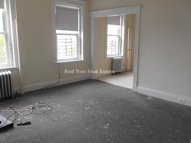 Building Photo - 235 Park Dr