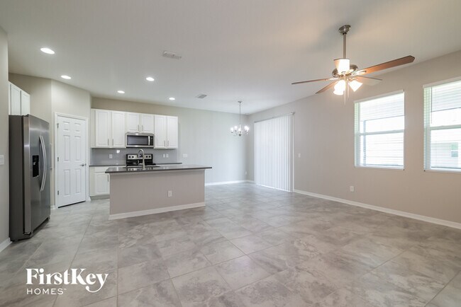 Foto del edificio - 2830 Eagle Lake Blvd