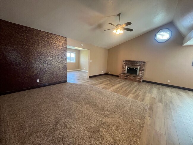 Foto del edificio - Spacious 4bed 2bath home in Elverta!
