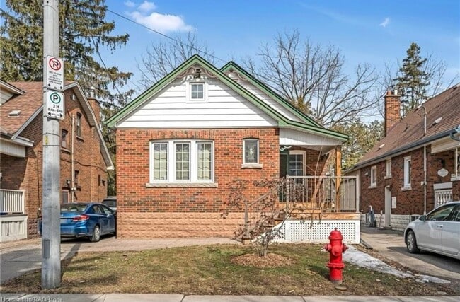 Building Photo - 76 Barclay St