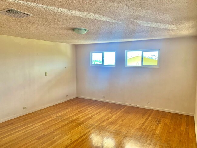 Building Photo - Partially remodeled 3 Bedroom / 2.5 Bath in Wailuku for rent!