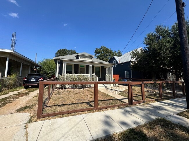 Photo - Renovated 1915 Craftsman Cottage Near Southtown & King William House