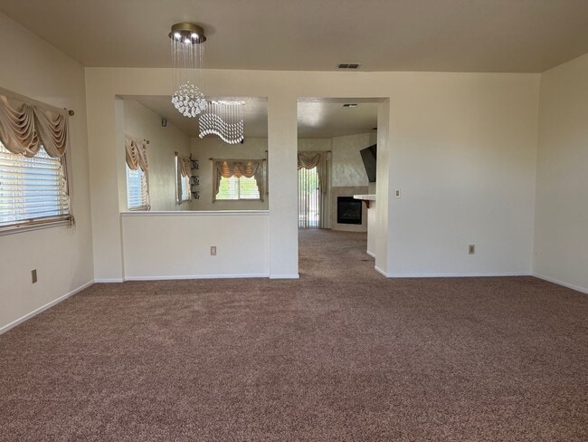 Building Photo - Beautiful 3 Bedroom, 2 Bath 1638 sqft. Sacramento Home for Rent.