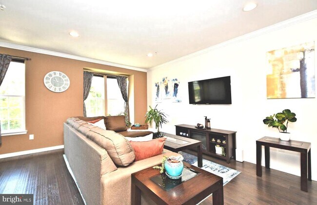 Foto del edificio - 353 E Hancock St